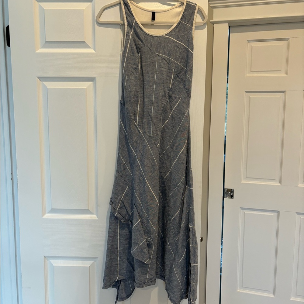 Inizio dress
Size small